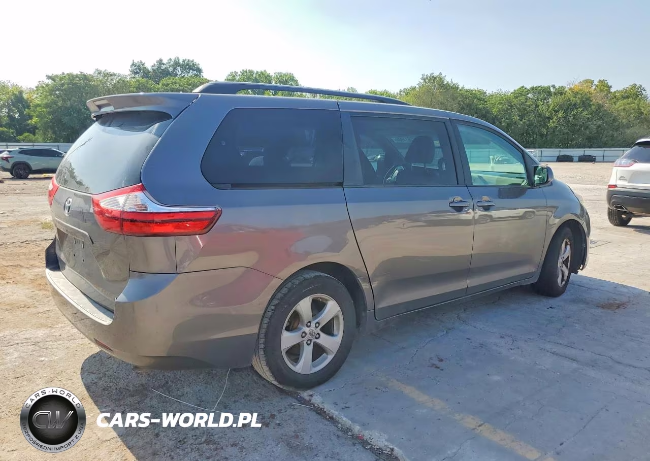 2017 Toyota Sienna Le VIN:5TDKZ3DC2HS792097 - 3
