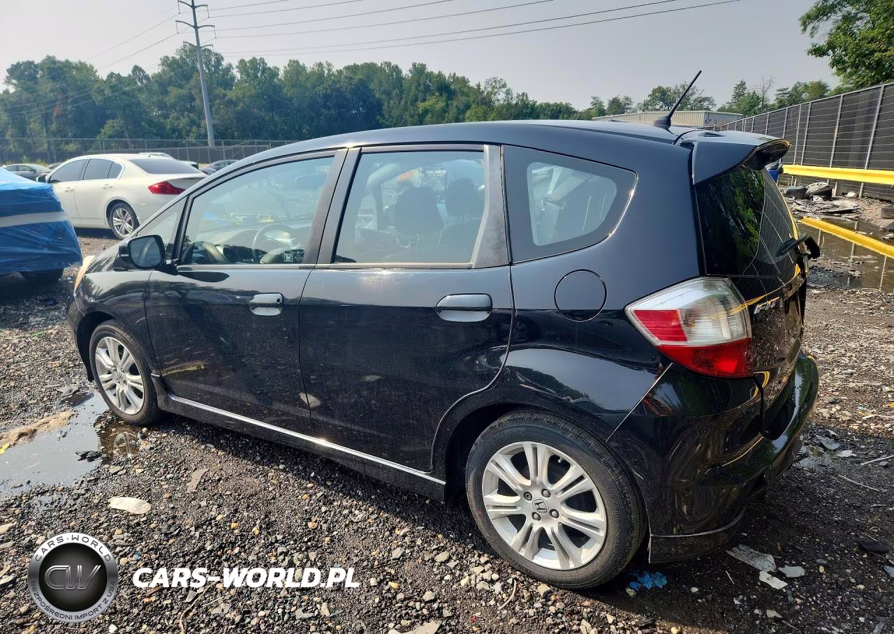 2011 Honda Fit Sport VIN:JHMGE8H52BS010422 - 2