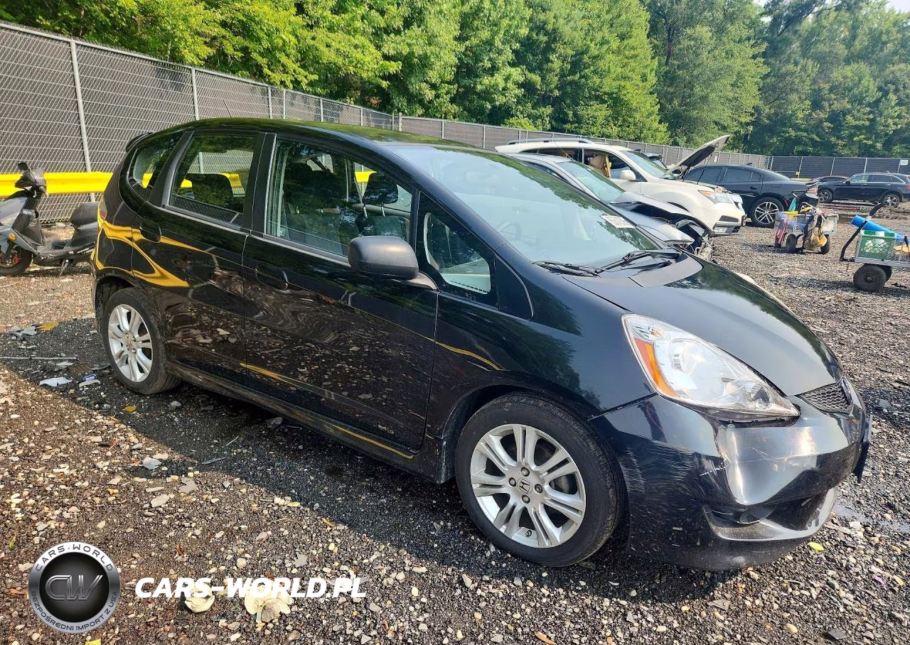 2011 Honda Fit Sport VIN:JHMGE8H52BS010422 - 4