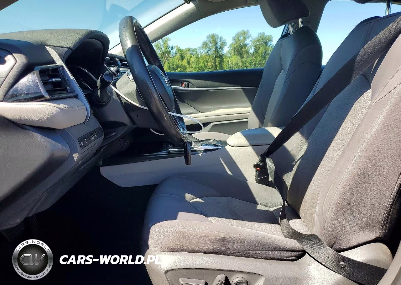 2020 Toyota Camry Le VIN:4T1C31AK5LU532816 - 7
