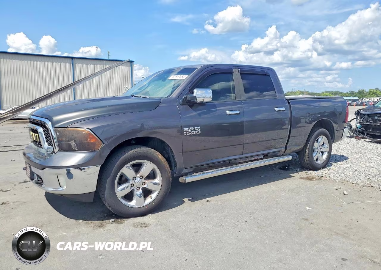 2015 RAM 1500 SLT