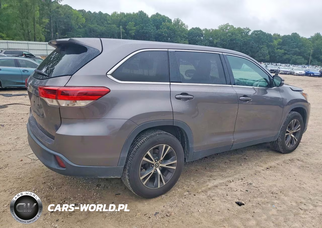 2019 Toyota Highlander Le VIN:5TDZARFH9KS044777 - 3