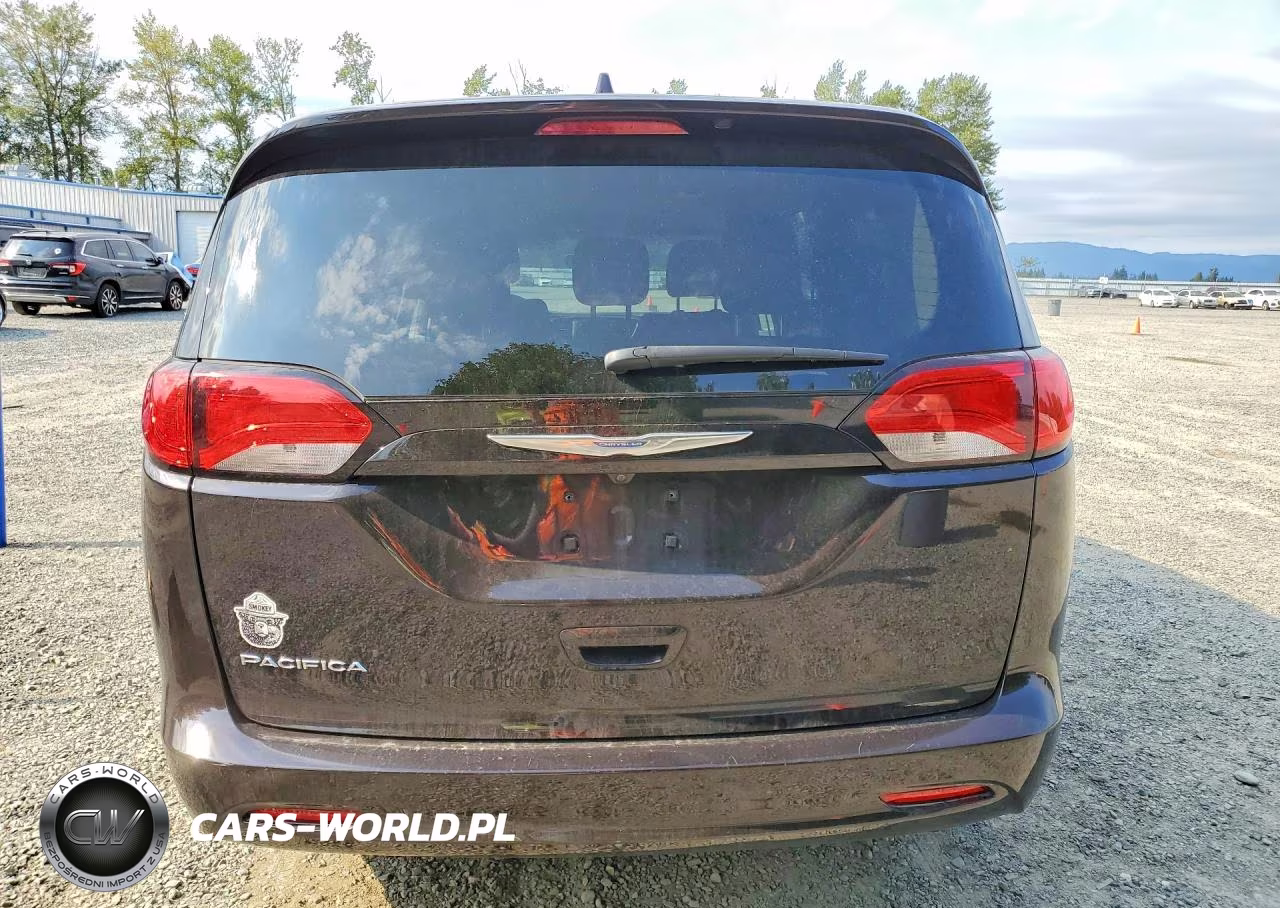 2017 Chrysler Pacifica Touring VIN:2C4RC1DG9HR684348 - 6
