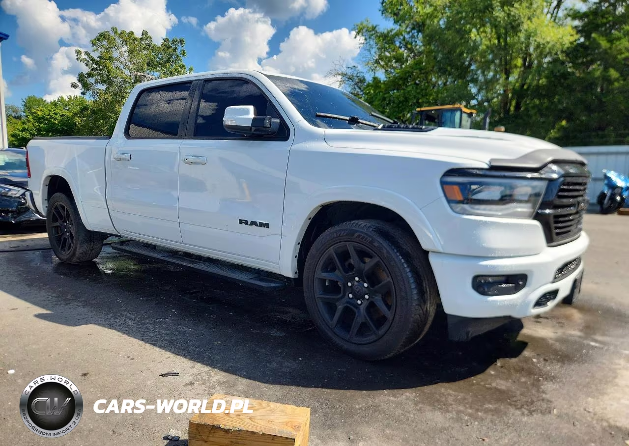2020 Ram 1500 Laramie VIN:1C6SRFRT3LN103216 - 4