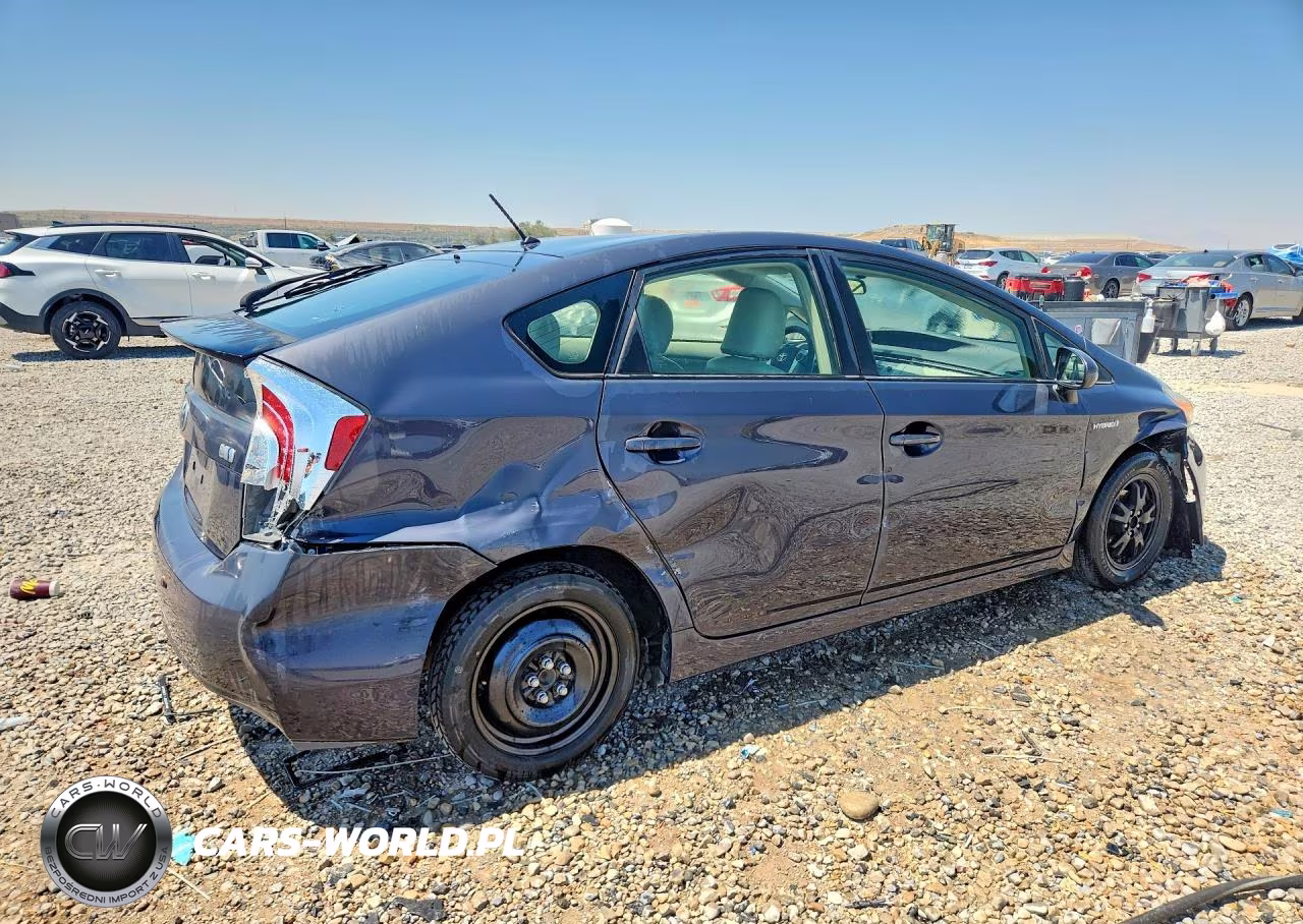 2013 Toyota Prius Two VIN:JTDKN3DU2D1681173 - 3