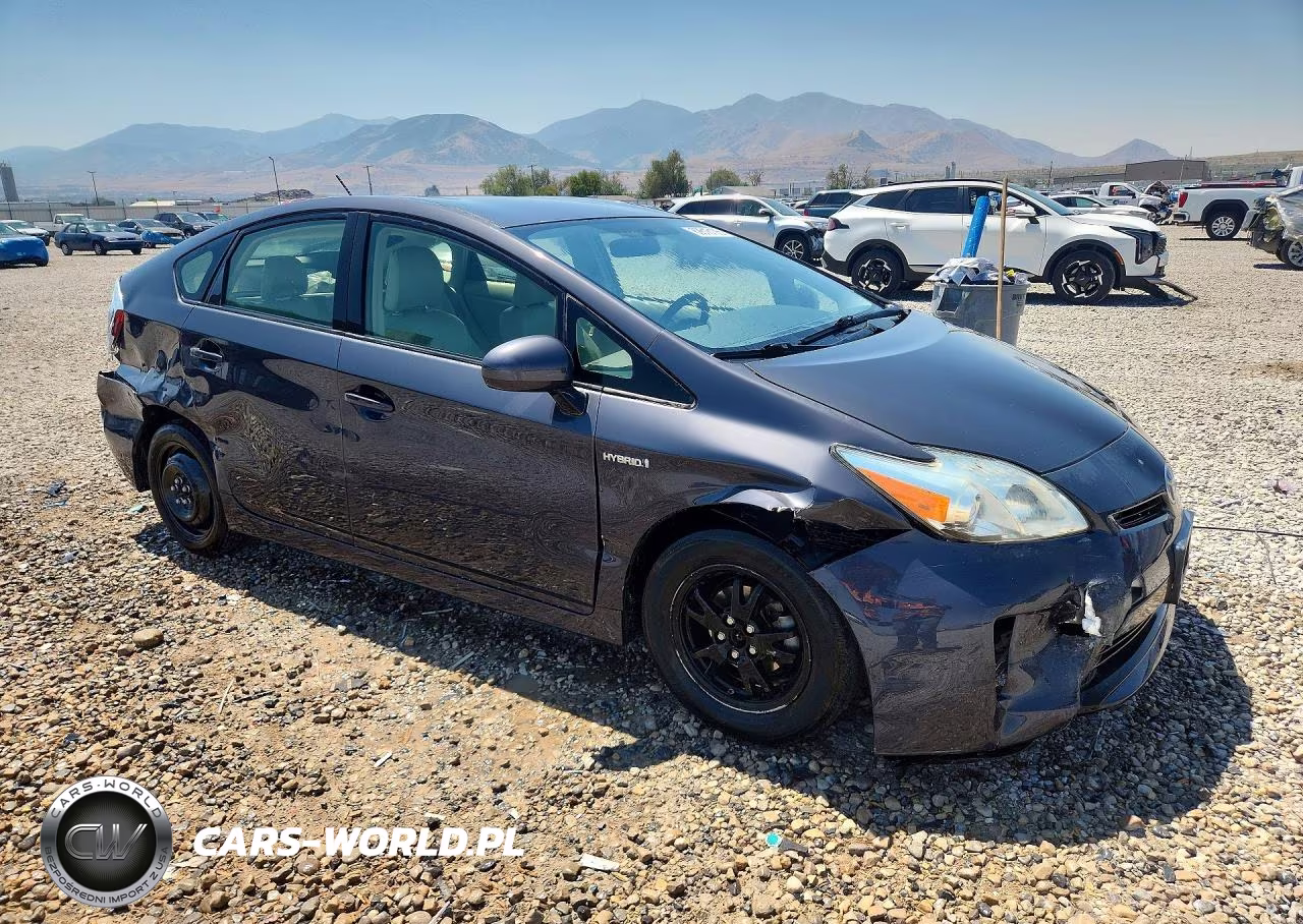 2013 Toyota Prius Two VIN:JTDKN3DU2D1681173 - 4