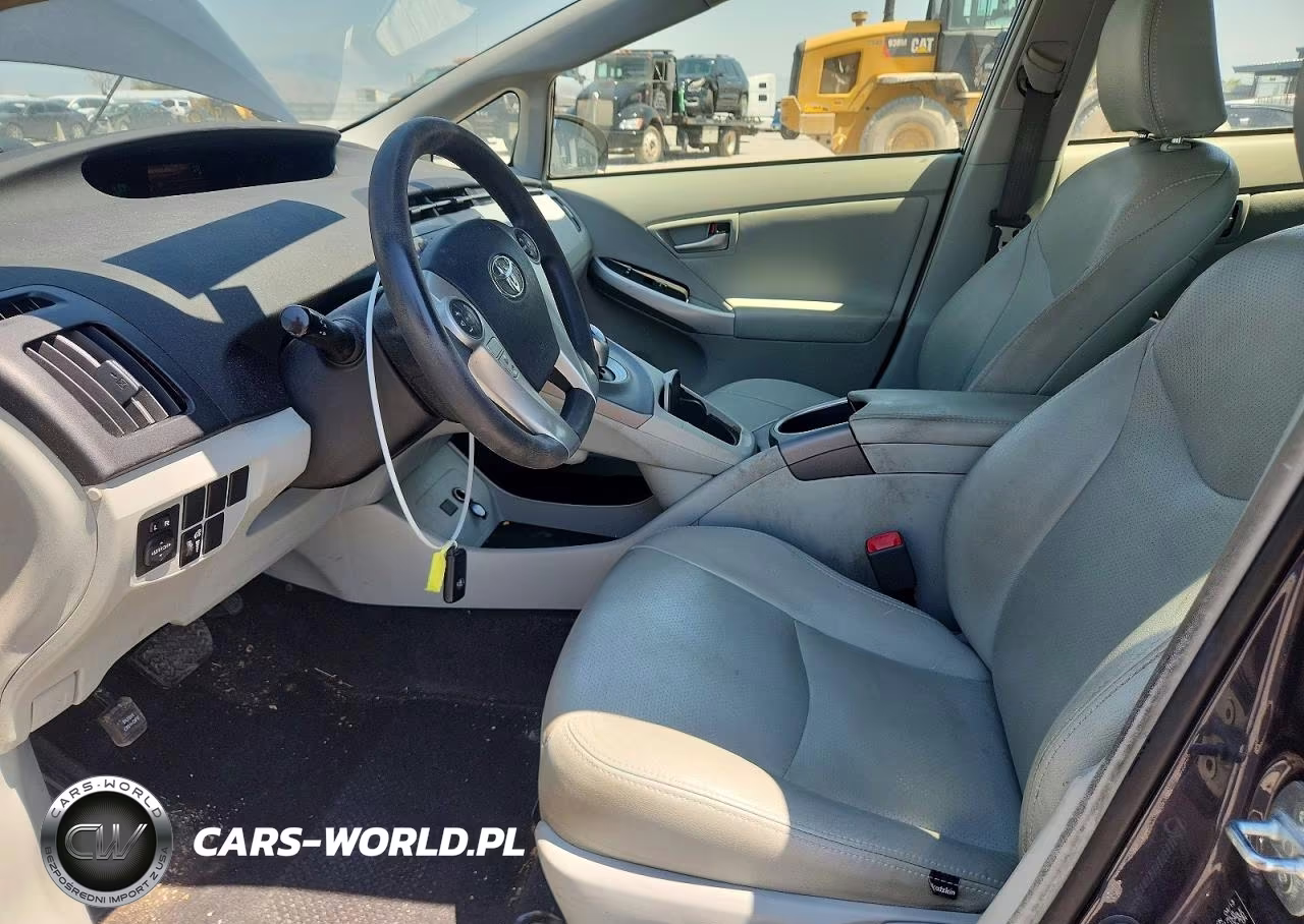 2013 Toyota Prius Two VIN:JTDKN3DU2D1681173 - 7