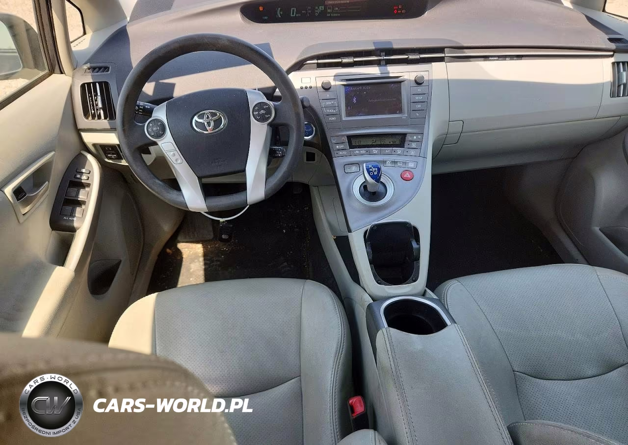 2013 Toyota Prius Two VIN:JTDKN3DU2D1681173 - 8