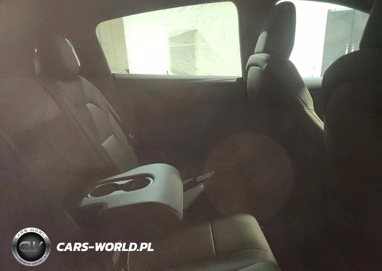 2026 Tesla Model Y VIN:7SAYGDEE8TA702258 - 10
