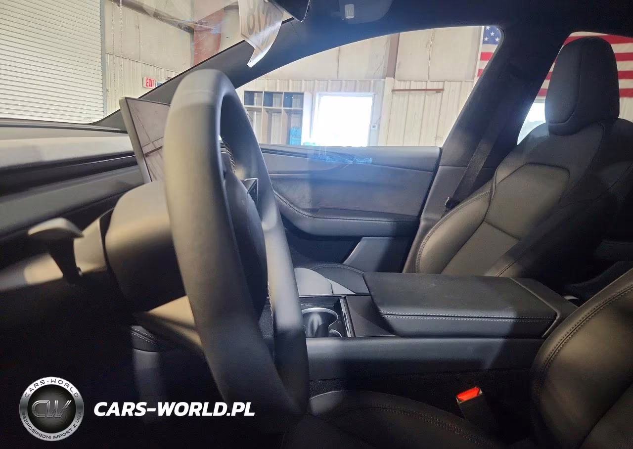 2026 Tesla Model Y VIN:7SAYGDEE8TA702258 - 7