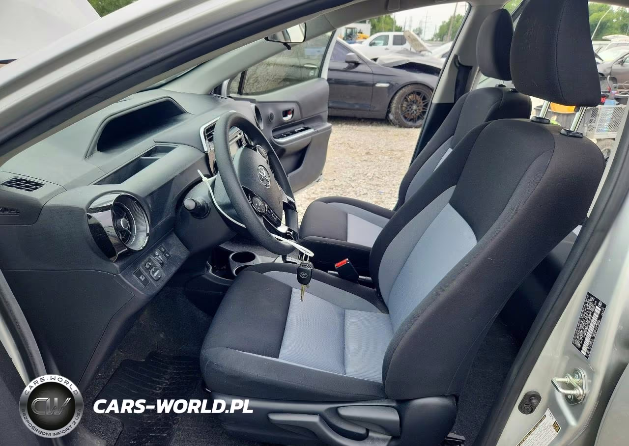 2019 Toyota Prius C L VIN:JTDKDTB33K1621073 - 7