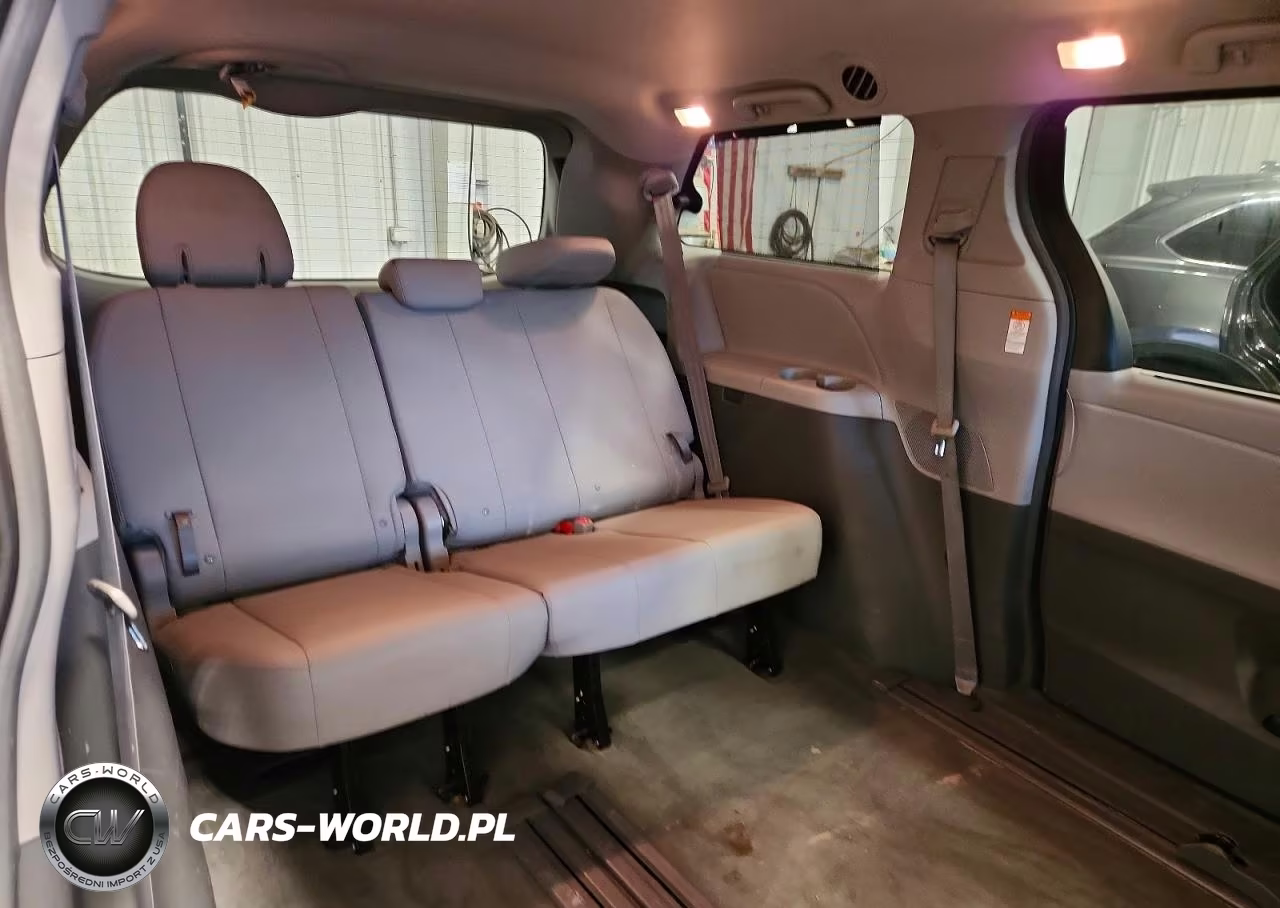 2018 Toyota Sienna Xle 8-Passenger VIN:5TDYZ3DC1JS934360 - 10