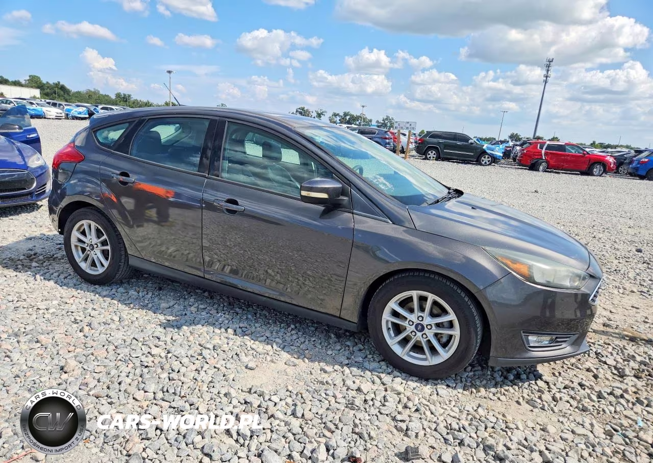 2017 Ford Focus Se VIN:1FADP3K2XHL262217 - 4