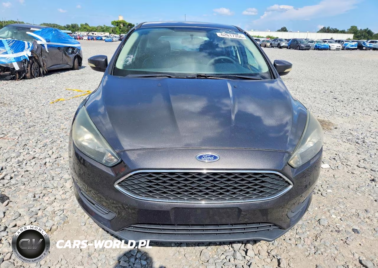2017 Ford Focus Se VIN:1FADP3K2XHL262217 - 5