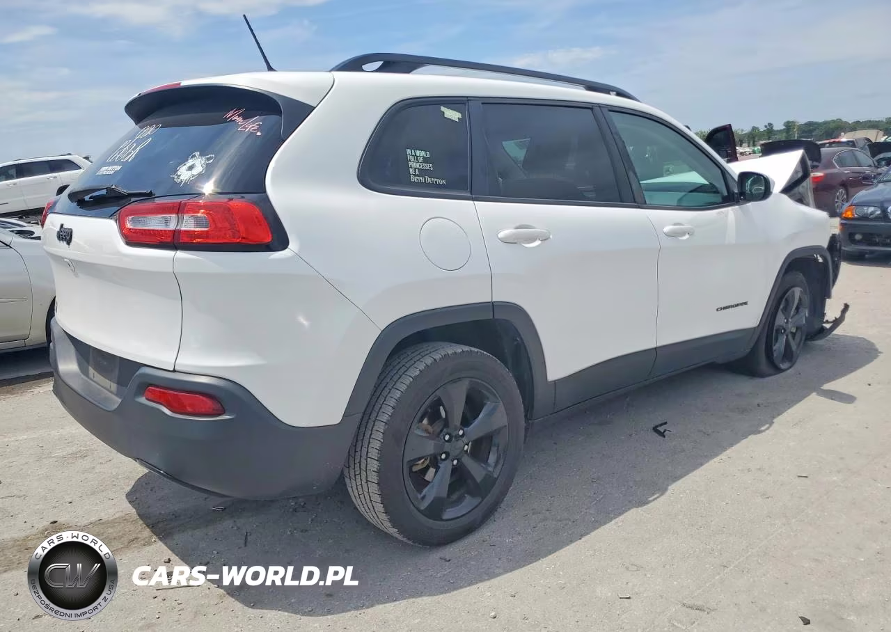 2018 Jeep Cherokee Latitude VIN:1C4PJLCB4JD596900 - 3