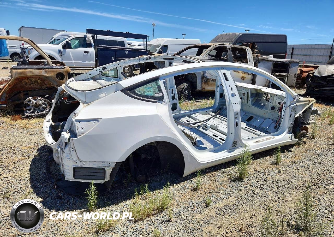2021 Tesla Model 3 VIN:5YJ3E1EAXMF027588 - 3