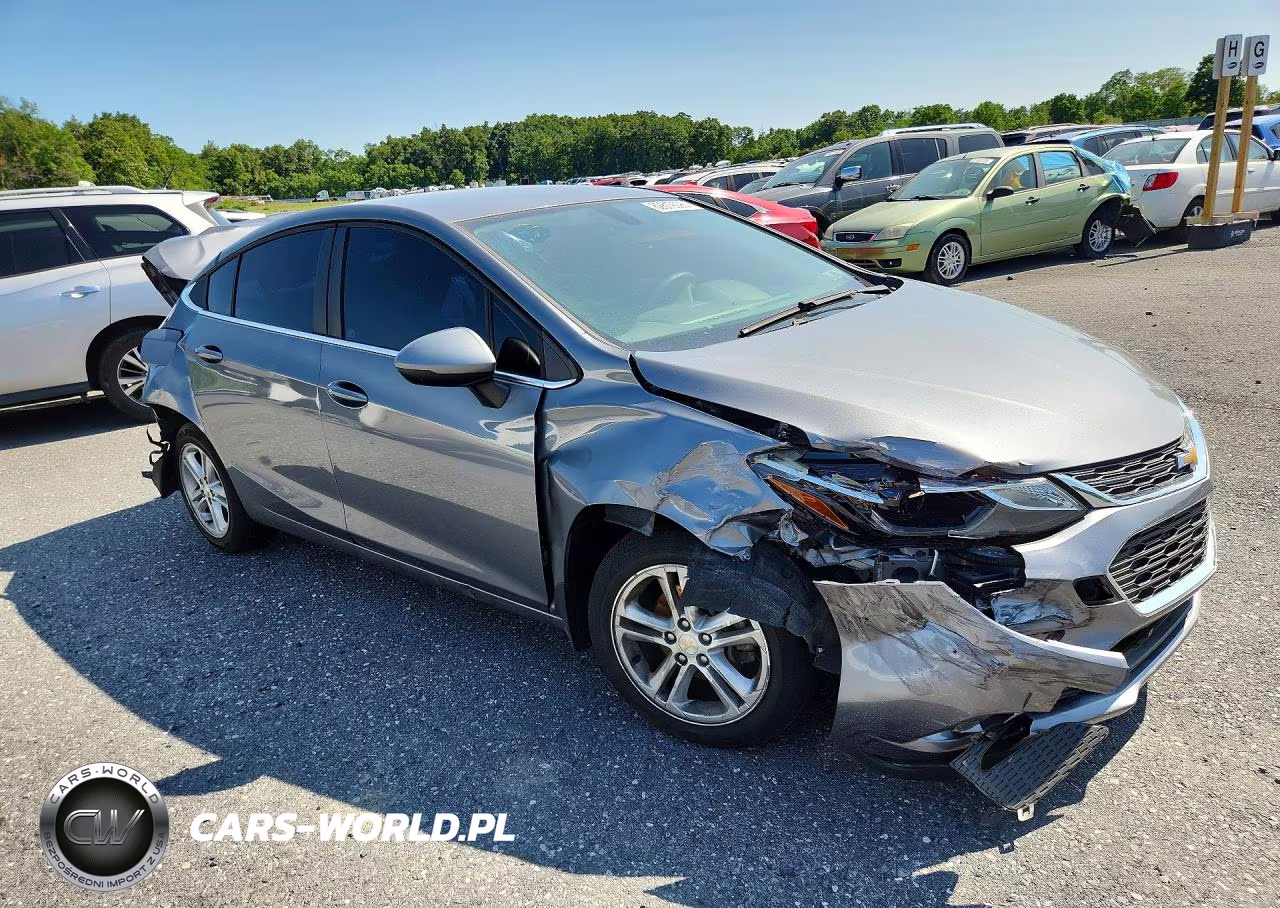 2018 Chevrolet Cruze Lt VIN:1G1BE5SM8J7134229 - 4