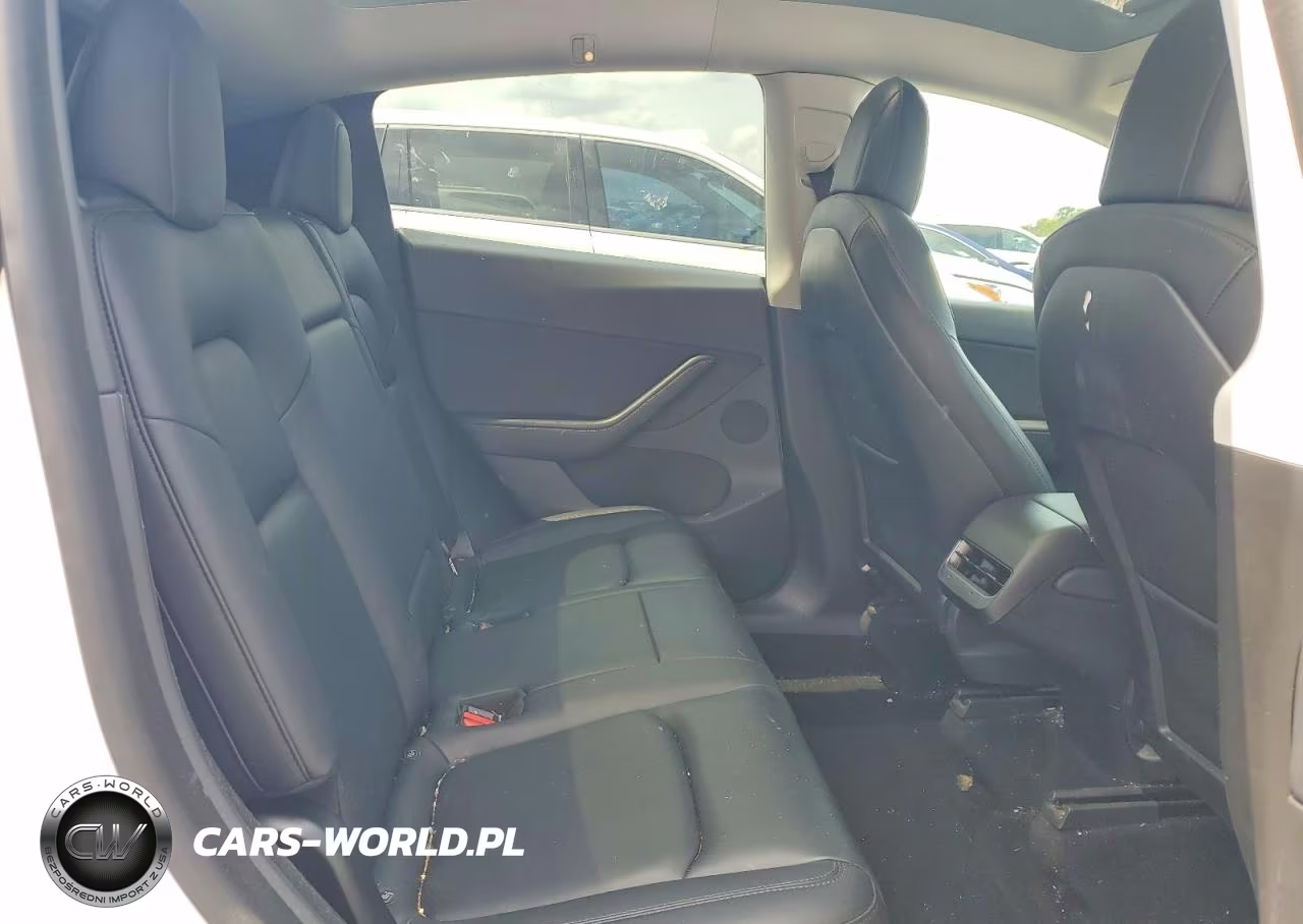 2020 Tesla Model Y VIN:5YJYGDEE7LF043458 - 10