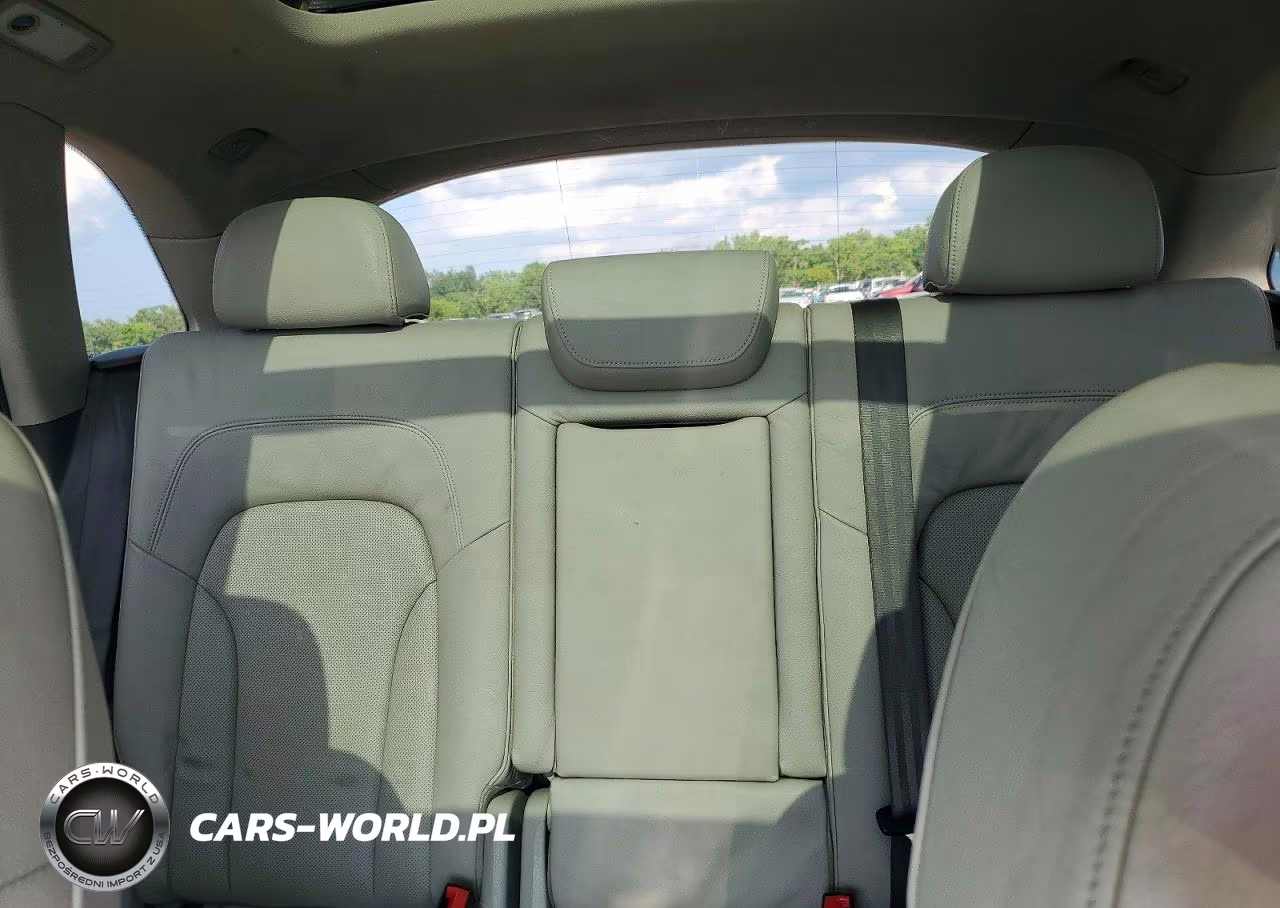 2012 Audi Q5 Prestige VIN:WA1WKAFP2CA110779 - 10