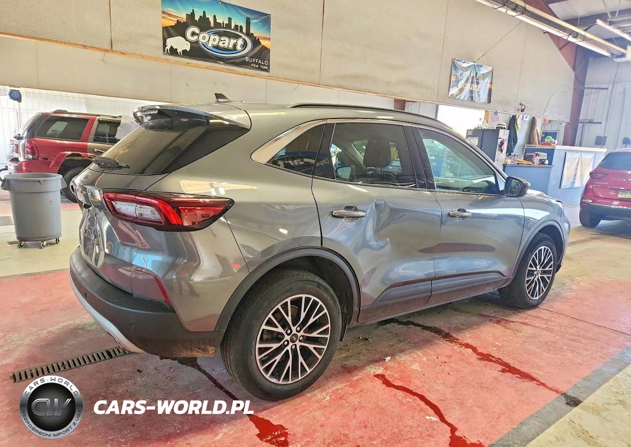 2023 Ford Escape VIN:1FMCU0E13PUB43784 - 3