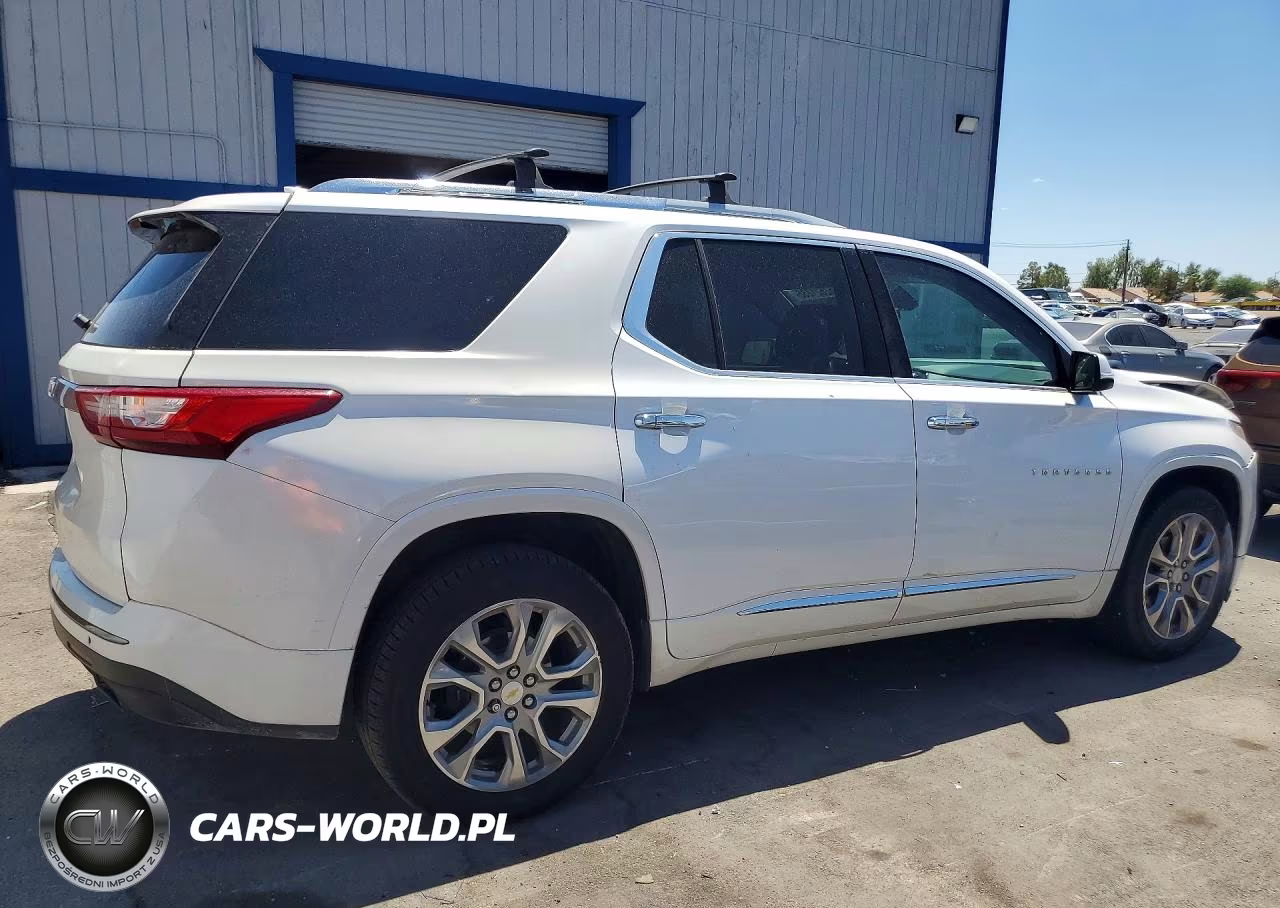 2018 Chevrolet Traverse Premier VIN:1GNERKKW4JJ126227 - 3