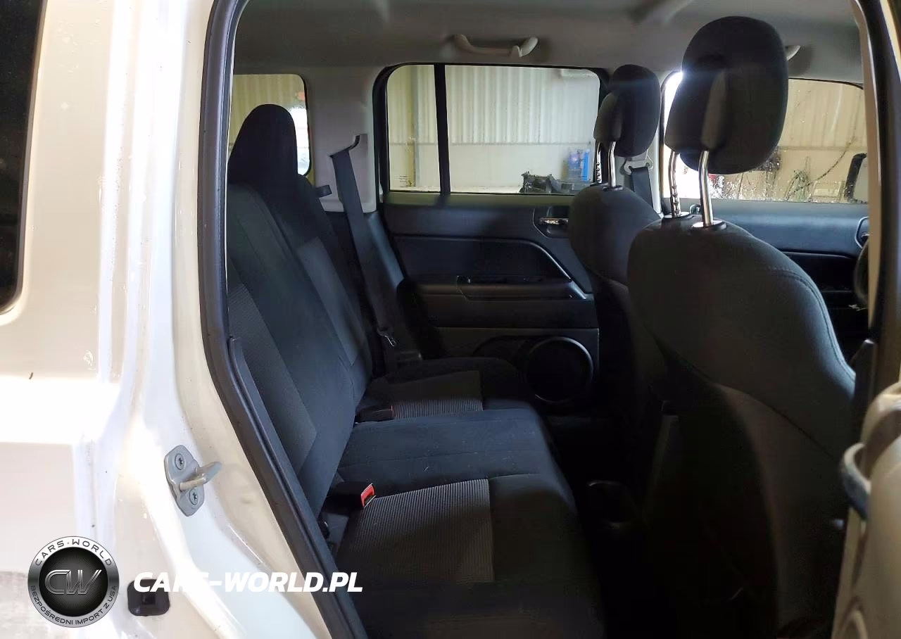 2011 Jeep Patriot Sport VIN:1J4NT1GA4BD285647 - 11