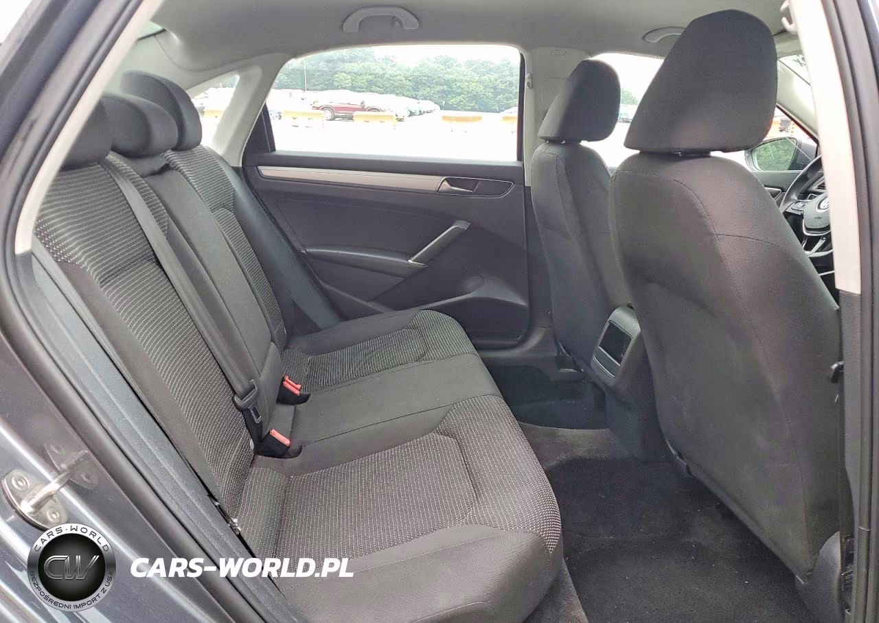 2018 Volkswagen Passat S VIN:1VWAA7A38JC025924 - 10