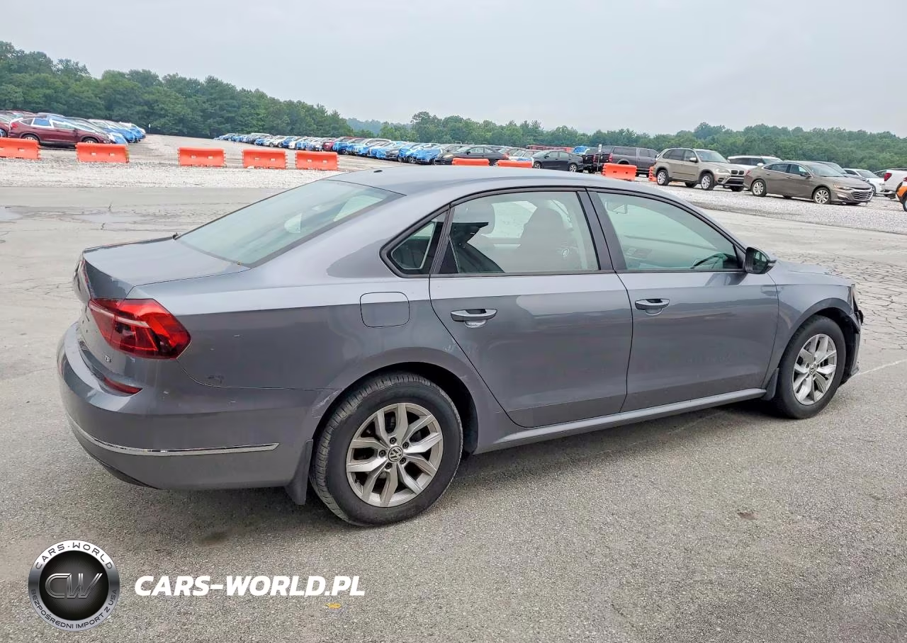 2018 Volkswagen Passat S VIN:1VWAA7A38JC025924 - 3