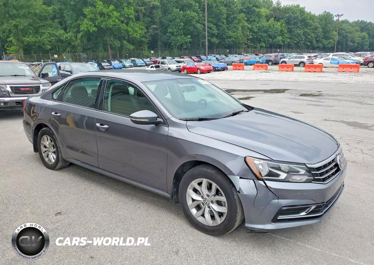 2018 Volkswagen Passat S VIN:1VWAA7A38JC025924 - 4