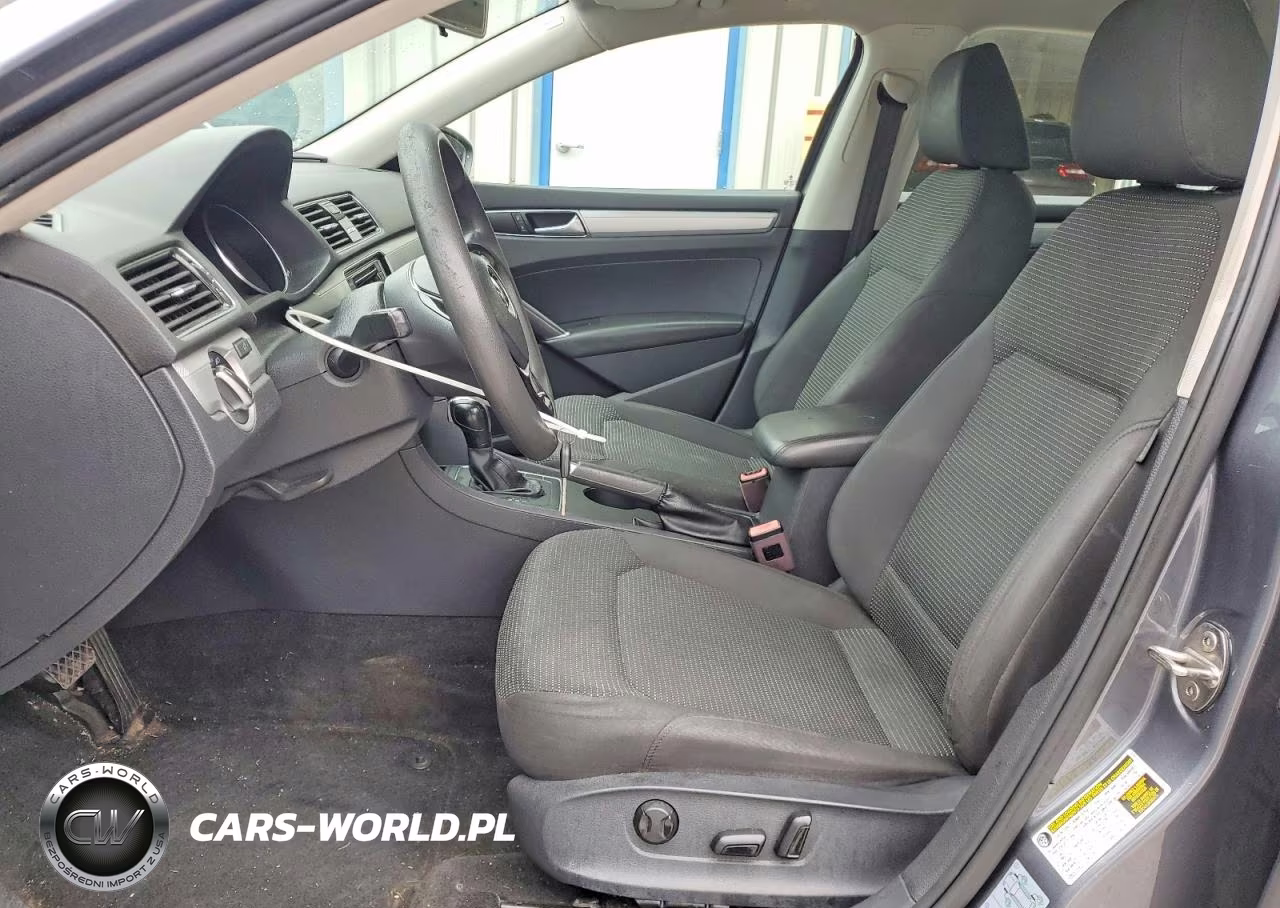 2018 Volkswagen Passat S VIN:1VWAA7A38JC025924 - 7