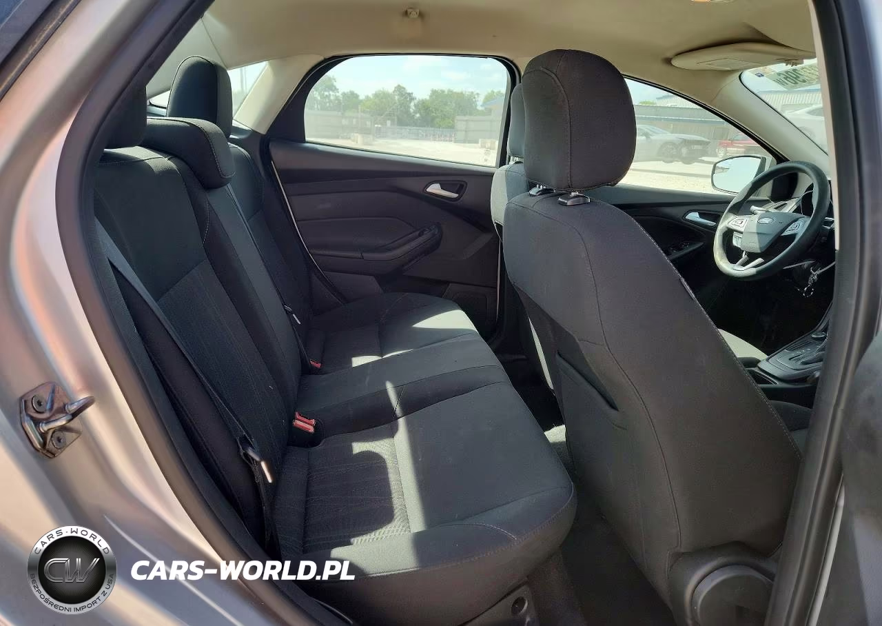 2017 Ford Focus Se VIN:1FADP3F21HL320189 - 10