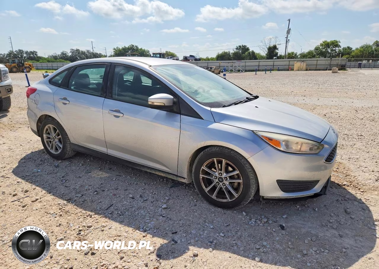 2017 Ford Focus Se VIN:1FADP3F21HL320189 - 4