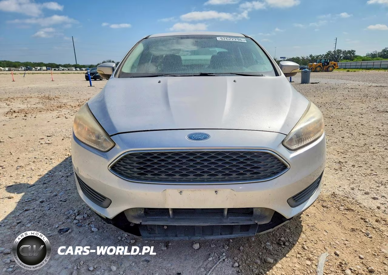 2017 Ford Focus Se VIN:1FADP3F21HL320189 - 5