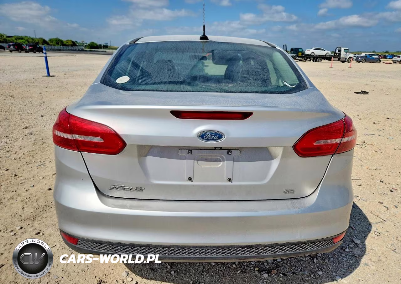 2017 Ford Focus Se VIN:1FADP3F21HL320189 - 6