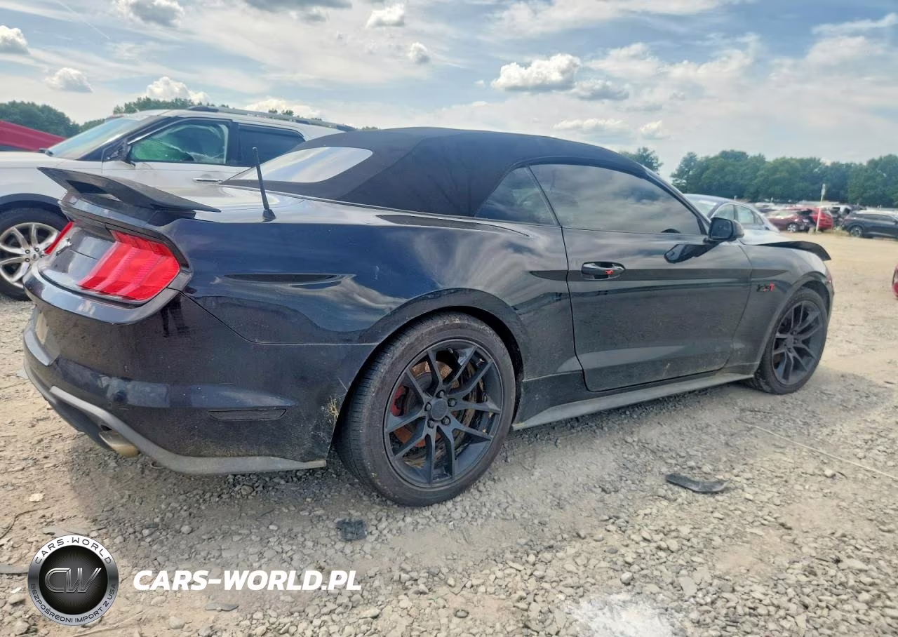 2018 Ford Mustang VIN:1FATP8UH7J5125076 - 3