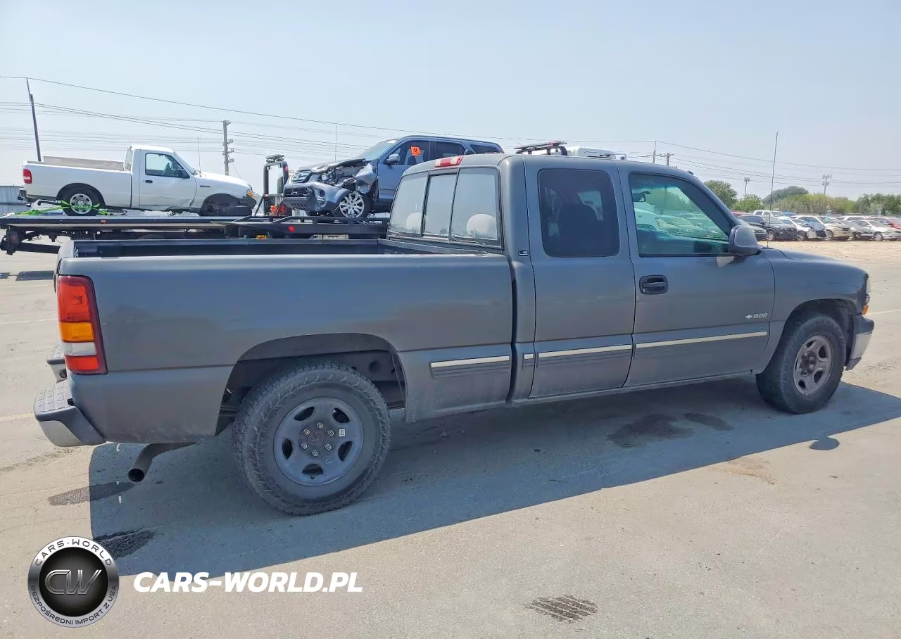 2002 Chevrolet Silverado C1500 VIN:2GCEC19V121233975 - 3