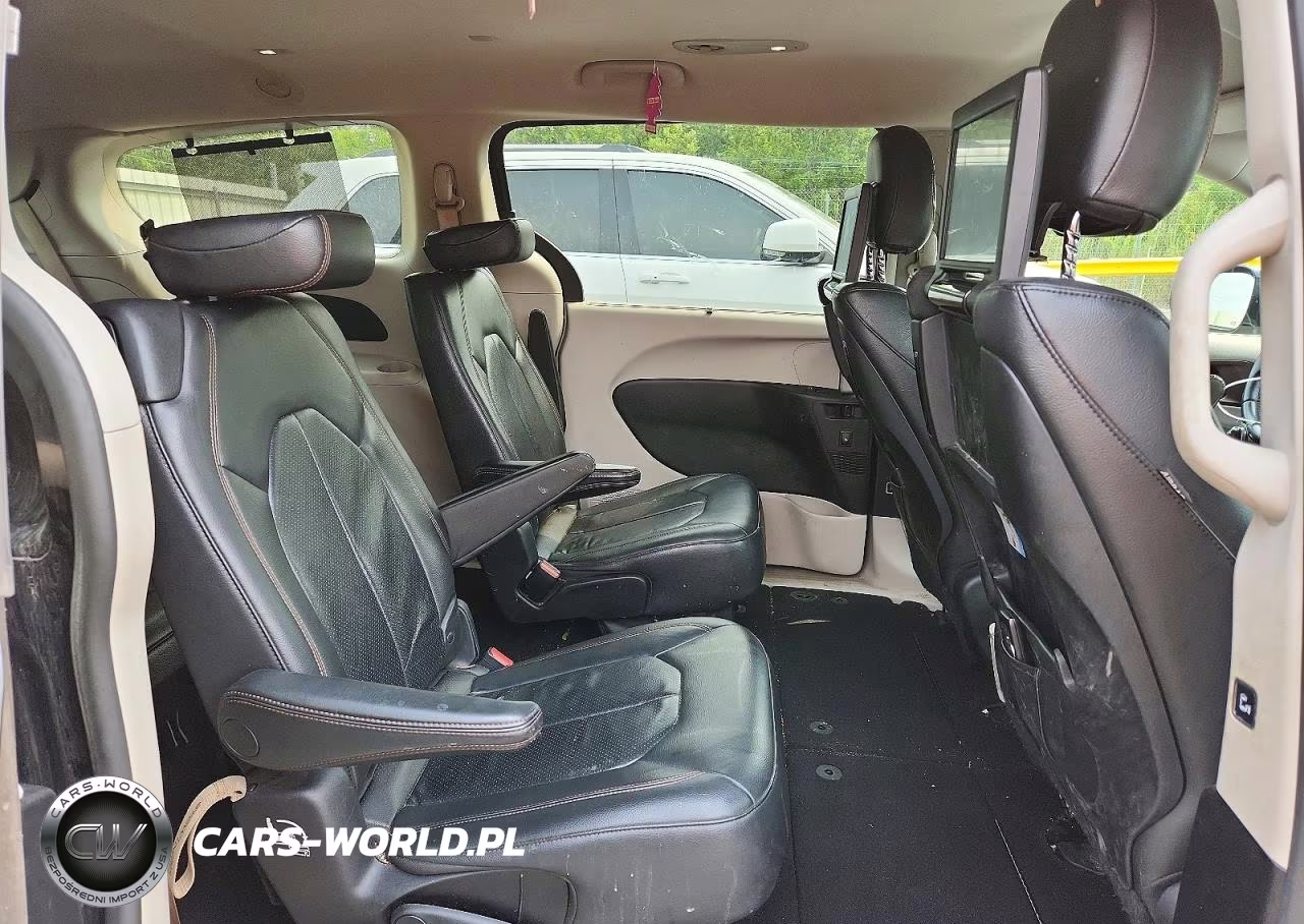 2017 Chrysler Pacifica Touring L Plus VIN:2C4RC1EG9HR510732 - 11