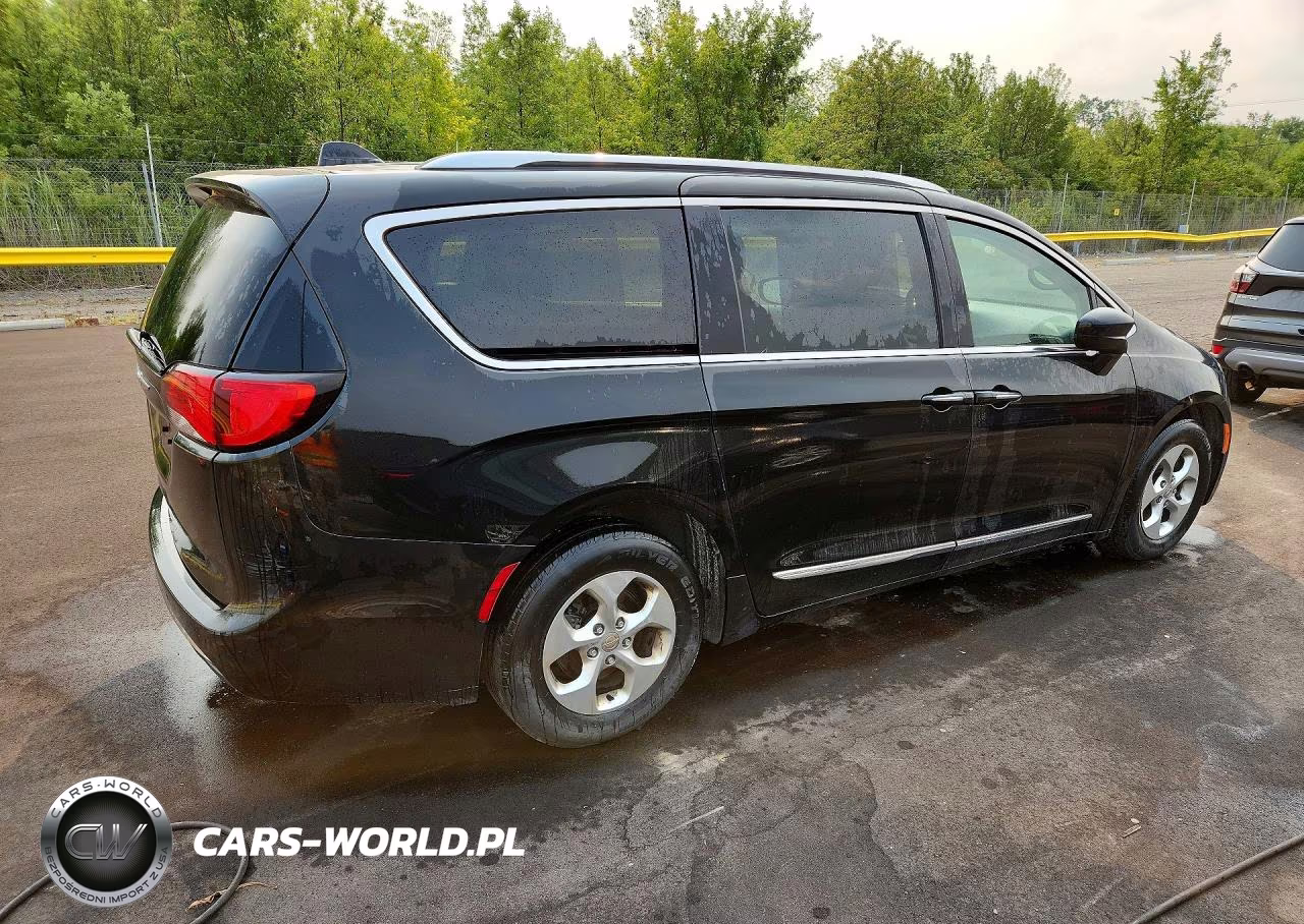 2017 Chrysler Pacifica Touring L Plus VIN:2C4RC1EG9HR510732 - 3