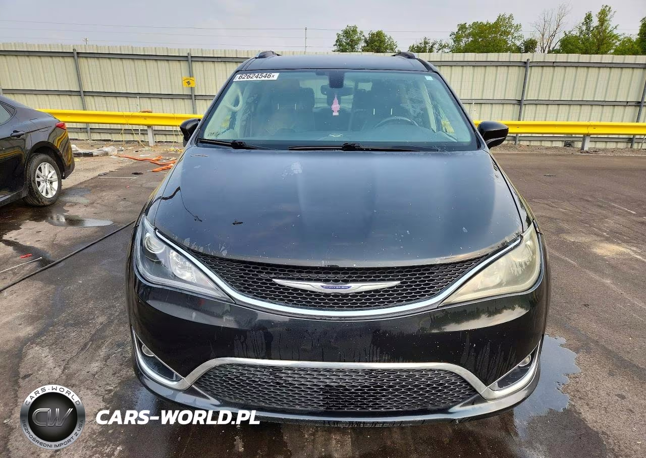 2017 Chrysler Pacifica Touring L Plus VIN:2C4RC1EG9HR510732 - 5