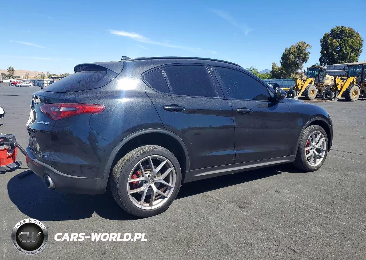 2018 Alfa Romeo Stelvio Ti Sport VIN:ZASFAKNN2J7B73316 - 3
