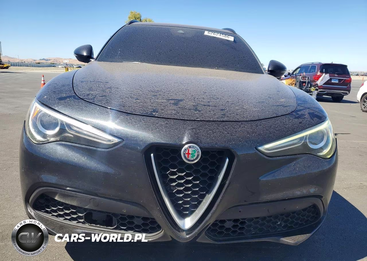 2018 Alfa Romeo Stelvio Ti Sport VIN:ZASFAKNN2J7B73316 - 5