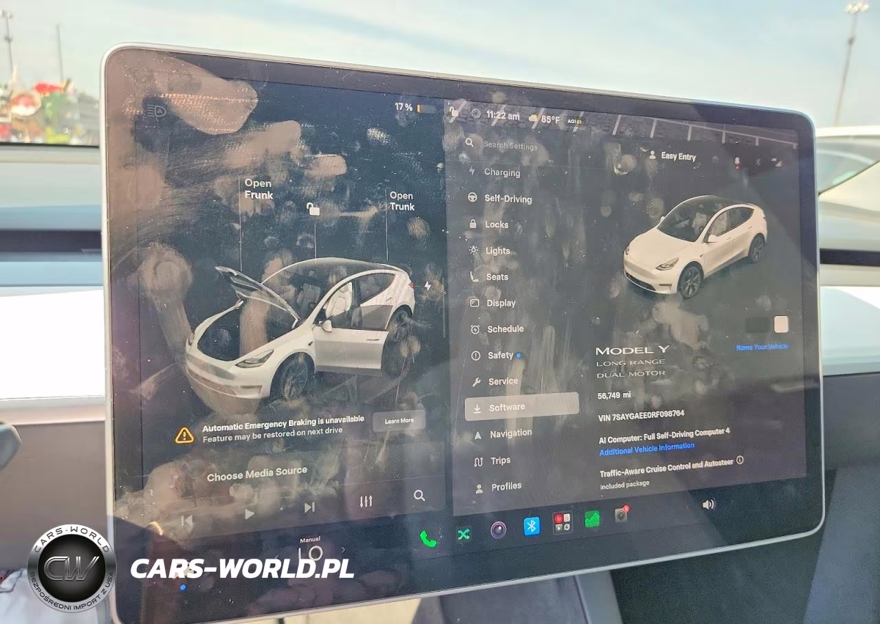 2024 Tesla Model Y VIN:7SAYGAEE0RF098764 - 9