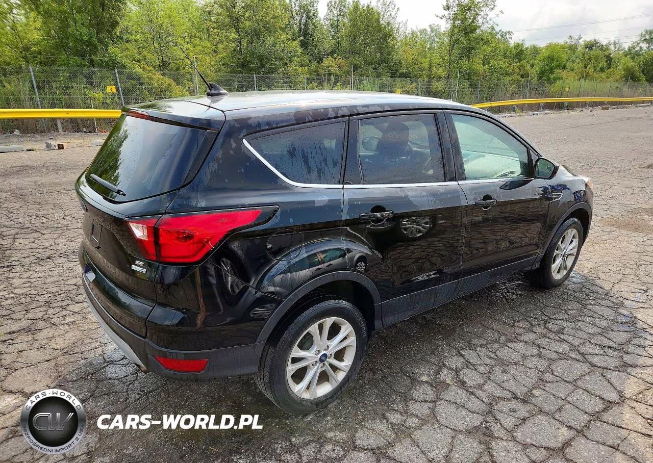 2019 Ford Escape Se VIN:1FMCU9GD5KUA61575 - 3