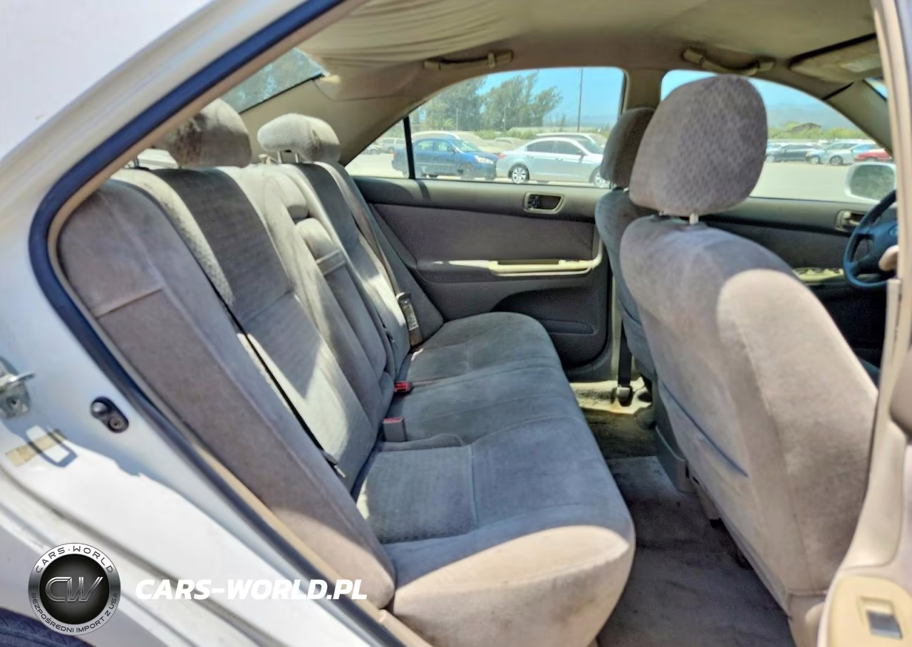 2002 Toyota Camry Le VIN:4T1BE32K82U080388 - 10
