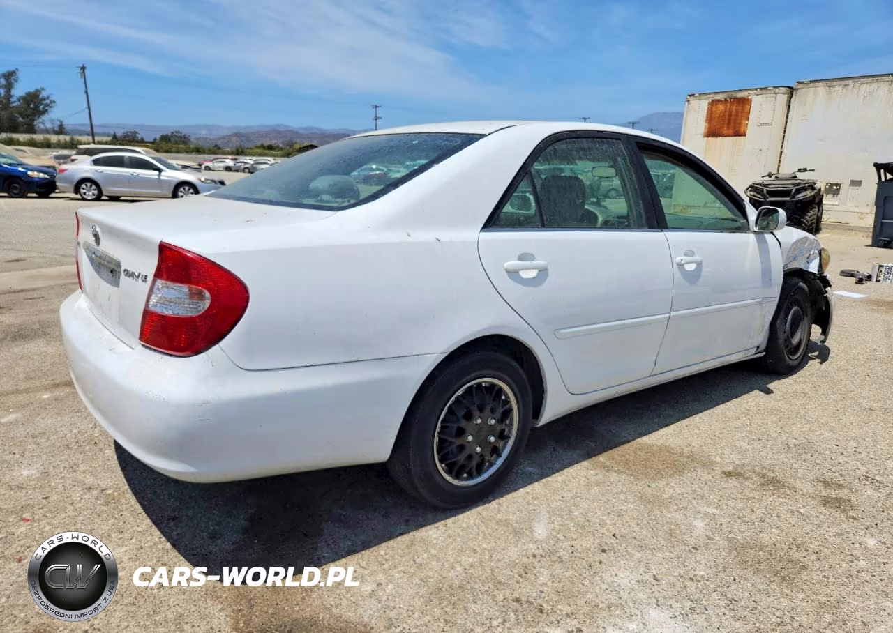 2002 Toyota Camry Le VIN:4T1BE32K82U080388 - 3