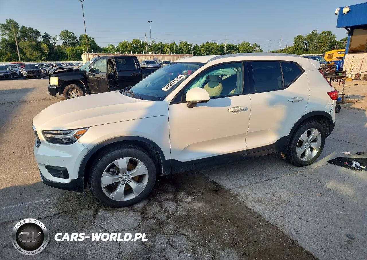 2021 Volvo Xc40 T5 Momentum
