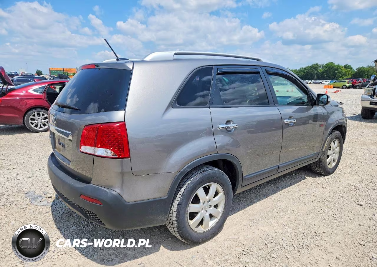 2013 Kia Sorento Lx VIN:5XYKT3A6XDG396667 - 3