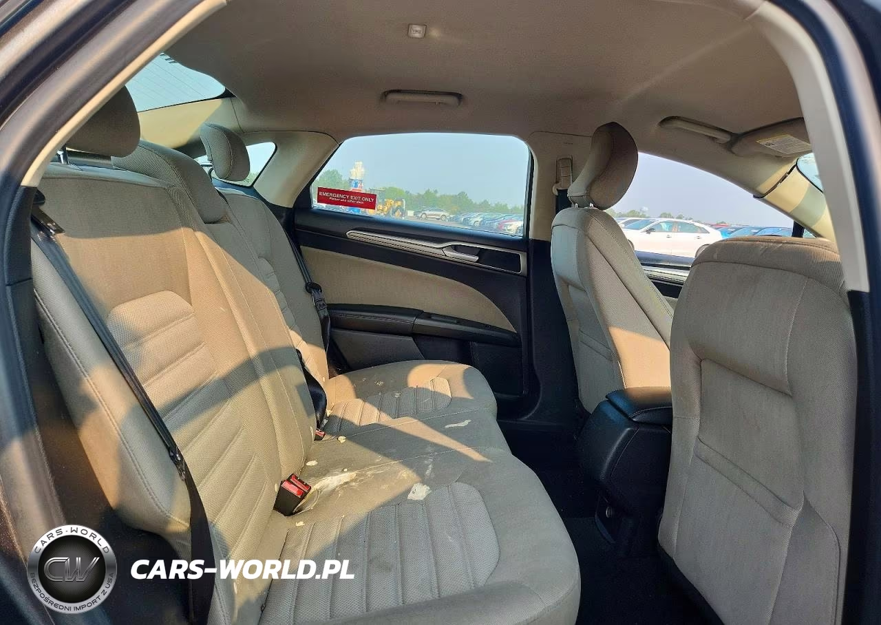 2019 Ford Fusion S VIN:3FA6P0G73KR194539 - 10
