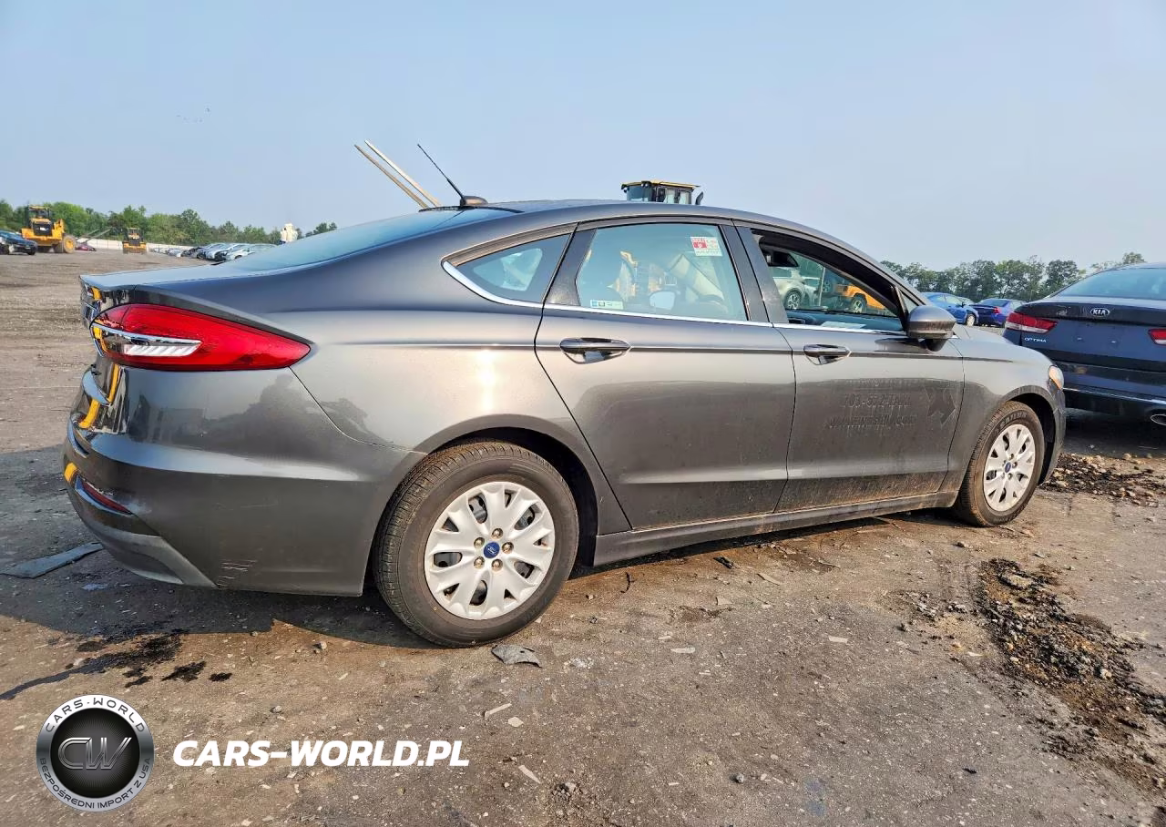 2019 Ford Fusion S VIN:3FA6P0G73KR194539 - 3