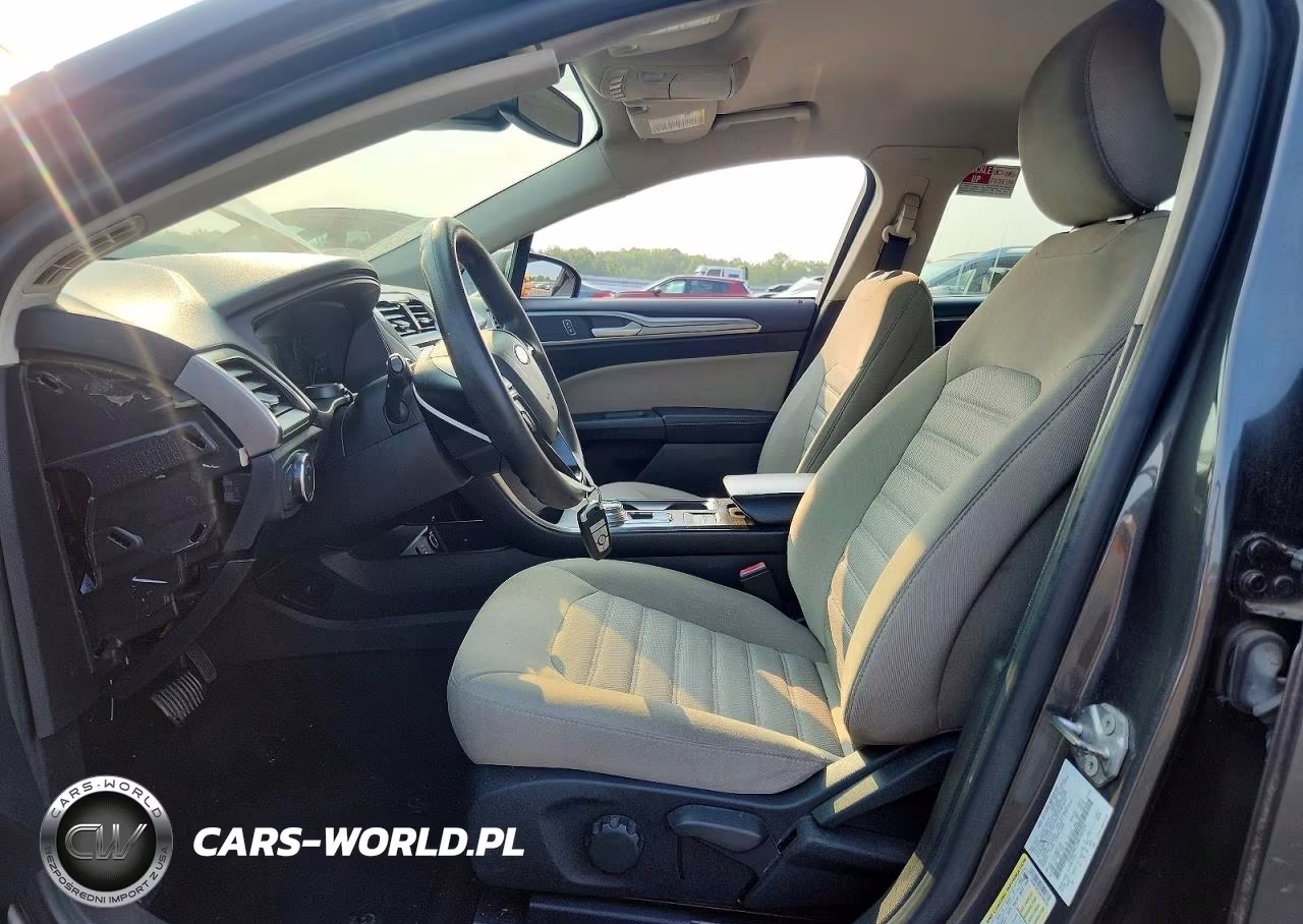 2019 Ford Fusion S VIN:3FA6P0G73KR194539 - 7